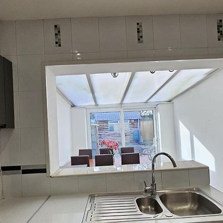 The Crescent, 3 Bed House With 2-3 Parking Spaces, Great For Contractors And Family Greenhithe Eksteriør bilde