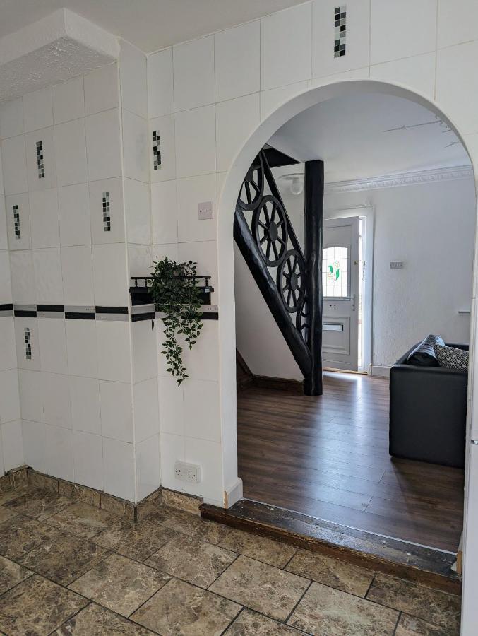 The Crescent, 3 Bed House With 2-3 Parking Spaces, Great For Contractors And Family Greenhithe Eksteriør bilde