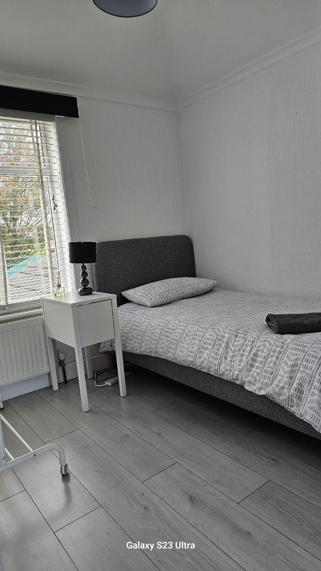 The Crescent, 3 Bed House With 2-3 Parking Spaces, Great For Contractors And Family Greenhithe Eksteriør bilde